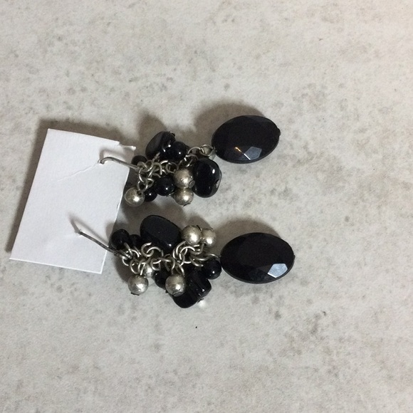 Silver and black beaded boho drop earrings - Picture 4 of 8